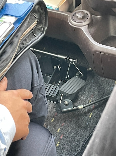 JDMドライビングレッスンの助手席のブレーキ